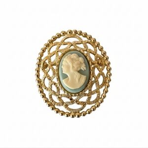 Sarah Coventry Vintage Cameo Brooch - EUC!
